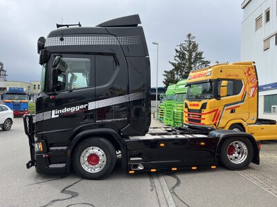 Tekno Tekno Scania Next Gen R-serie Highline met 3-assige schuifzeilen oplegger LINDEGGER
