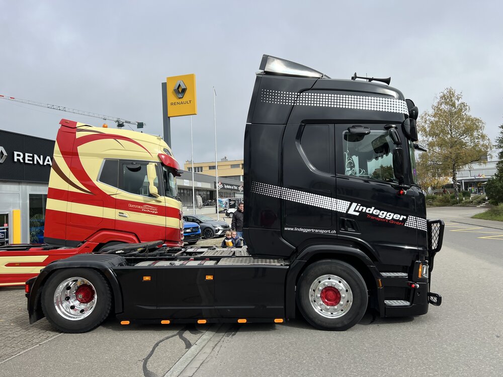 Tekno Tekno Scania Next Gen R-serie Highline met 3-assige schuifzeilen oplegger LINDEGGER