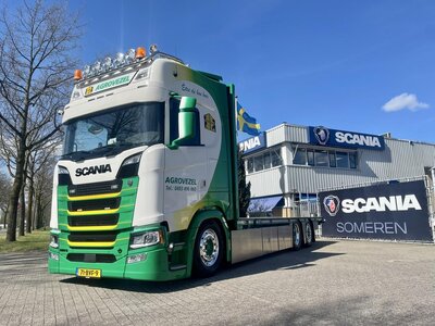 Tekno Tekno Scania NGS riged  truck with flatbed trailer AGROVEZEL