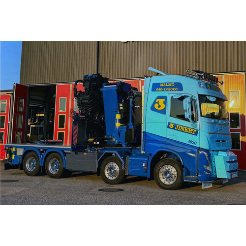 WSI WSI Volvo FH5 Globetrotter Riged flatbed truck 8x4 with palfinger PK 165.002 tec 7 + jib JINERT WSI WSI Volvo FH5 Globetrotter Riged flatbed truck 8x4 with palfinger PK 165.002 tec 7 + jib JINERT