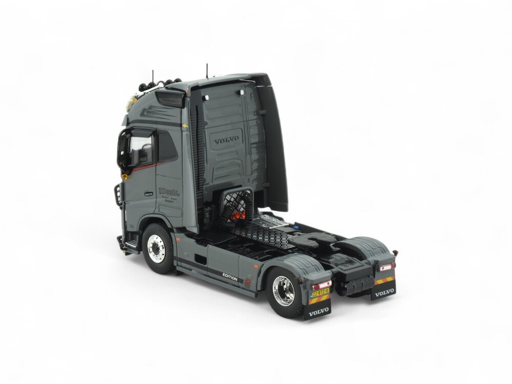 Tekno Tekno Volvo FH04 Globetrotter XL 4x2 set WEEDA