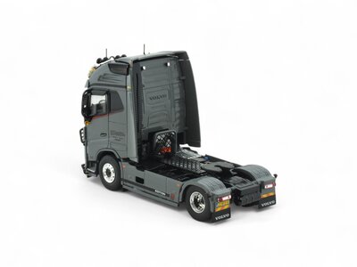 Tekno Tekno Volvo FH04 Globetrotter XL 4x2 set WEEDA