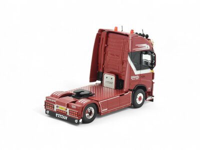 Tekno Tekno Volvo FH04 Globetrotter XL 4x2 set WEEDA