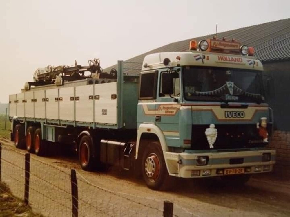 Tekno Tekno Iveco Turbostar met 3-assige stenenoplegger P.J. HOOGENDOORN