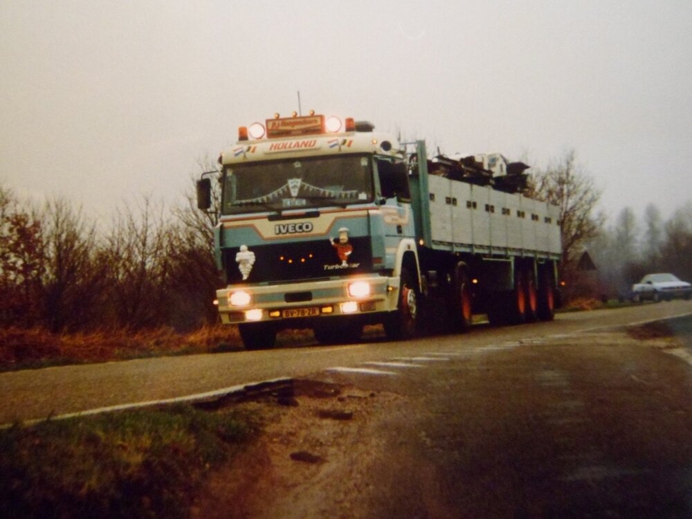 Tekno Tekno Iveco Turbostar met 3-assige stenenoplegger P.J. HOOGENDOORN