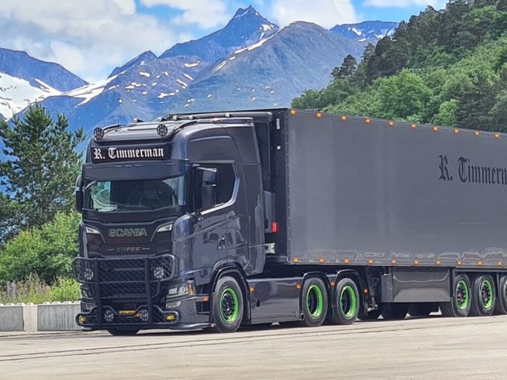 Tekno Tekno Scania NGS Highline 6x2 met 3-assige koeloplegger RUUD TIMMERMAN