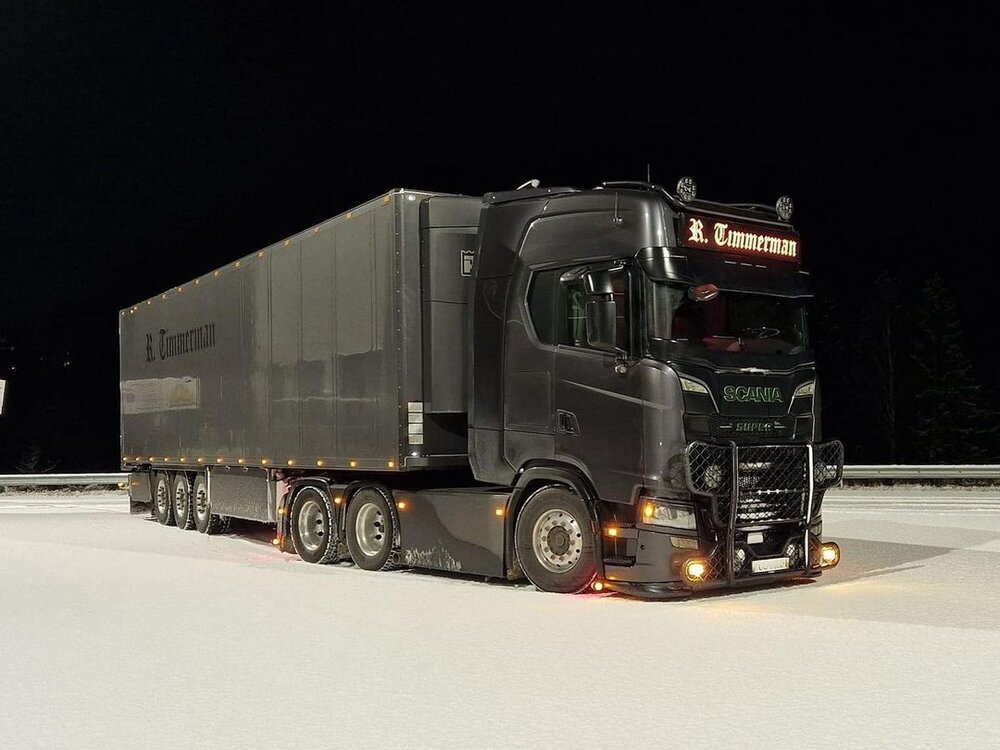 Tekno Tekno Scania NGS Highline 6x2 met 3-assige koeloplegger RUUD TIMMERMAN