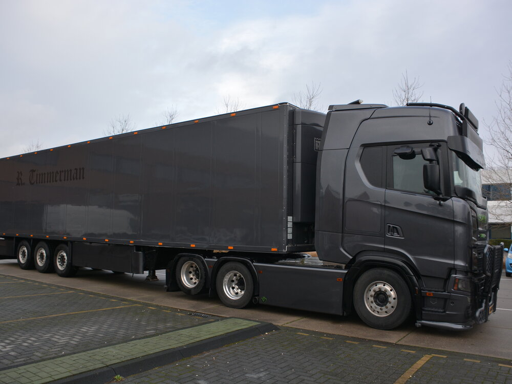 Tekno Tekno Scania NGS Highline 6x2 met 3-assige koeloplegger RUUD TIMMERMAN