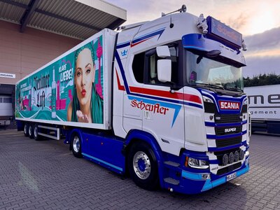 Tekno Tekno Scania NGS Highline 4x2 met 3-assige koeloplegger SCHEUFLER
