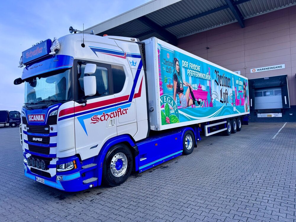 Tekno Tekno Scania NGS Highline 4x2 met 3-assige koeloplegger SCHEUFLER
