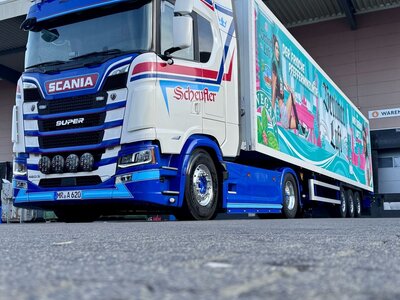 Tekno Tekno Scania NGS Highline 4x2 with 3-axle reefer trailer SCHEUFLER