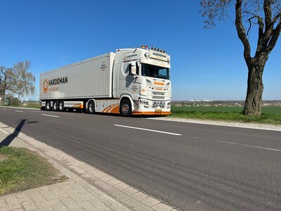 Tekno Tekno Scania NGS 4x2 truck with 3-axle walkingfloor HARDEMAN EGG GROUP