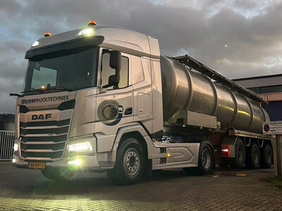 WSI WSI DAF XF SH with 3-axle vacuum tanktrailer WEIJERS RIOOLTECHNIEK
