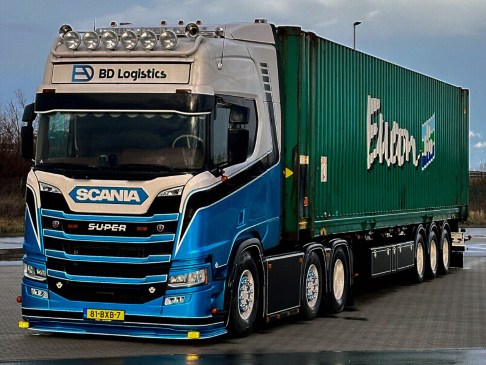 WSI WSI Scania R Highline 6x2 with 3-axle container trailer BD LOGISTICS