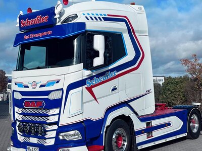 Tekno Tekno DAF XG+ 4x2 met 3-assige koeloplegger SCHEUFLER SPENDENTRUCK 2025