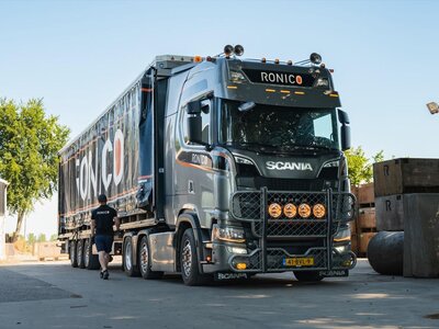 Tekno Tekno Scania NGS 6x2 with 3-axle curtainside trailer RONICO