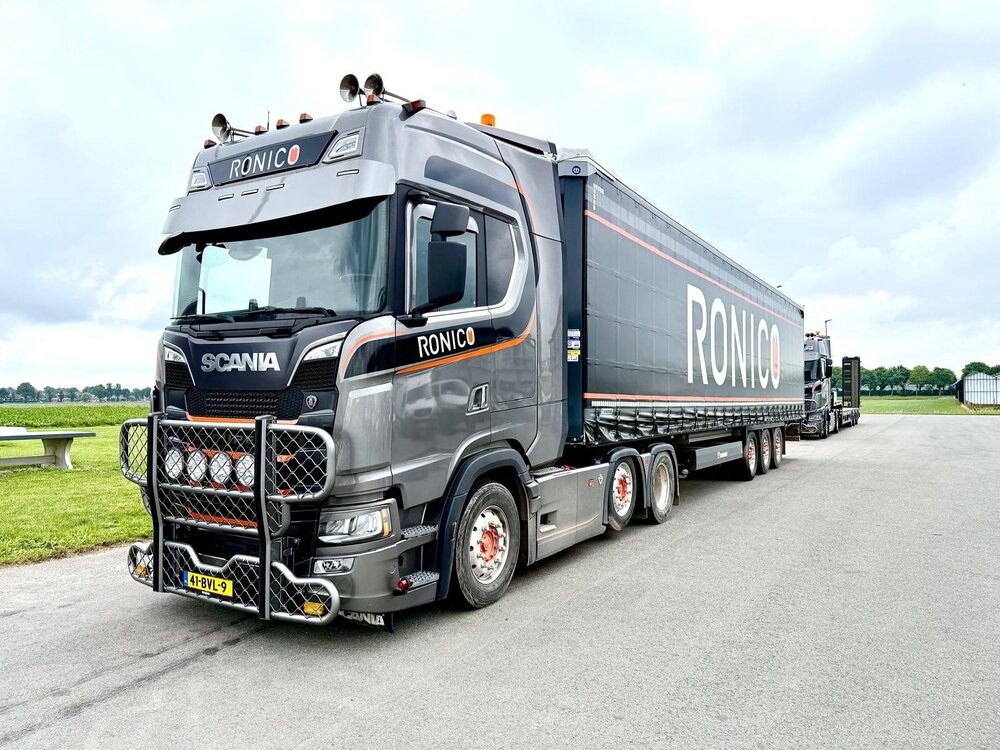 Tekno Tekno Scania NGS 6x2 with 3-axle curtainside trailer RONICO