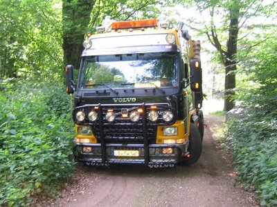 Tekno Tekno Volvo FM 6x2 met 3-as stenen oplegger GERBEN BUITER