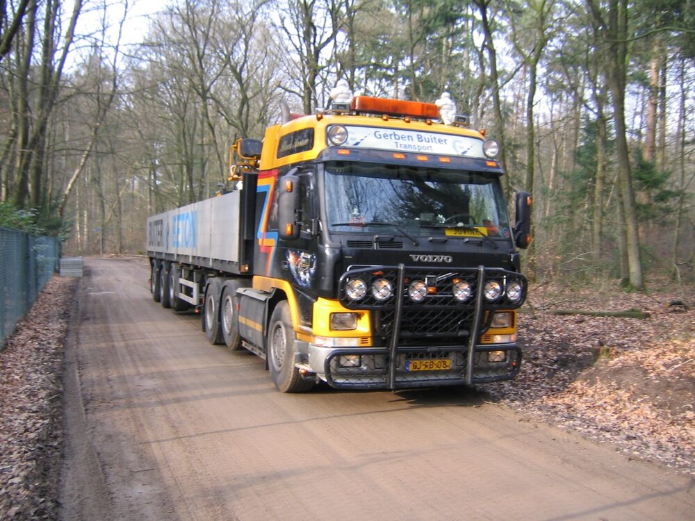 Tekno Tekno Volvo FM 6x2 met 3-as stenen oplegger GERBEN BUITER