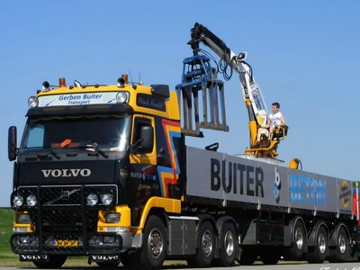 Tekno Tekno Volvo FH 6x2 with 3-axle bricktrailer GERBEN BUITER