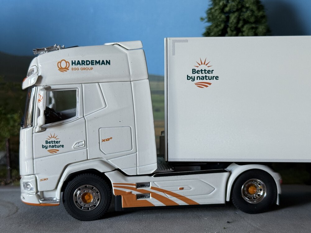Cavallino Cavallino DAF XG+ 4x2 with 3-axle closed box trailer HARDEMAN EGG GROUP