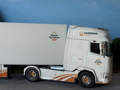 Cavallino Cavallino DAF XG+ 4x2 with 3-axle closed box trailer HARDEMAN EGG GROUP