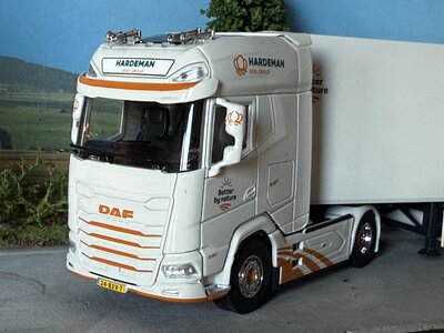 Cavallino Cavallino DAF XG+ 4x2 met 3-as kasten oplegger HARDEMAN EGG GROUP