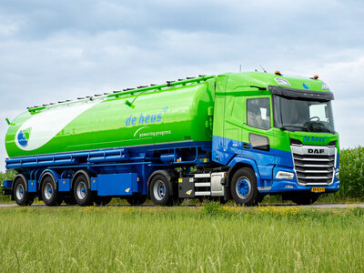 WSI WSI DAF XF SH 4X2 with 3-axle animalfeed bulk trailer  DE HEUS VOEDERS