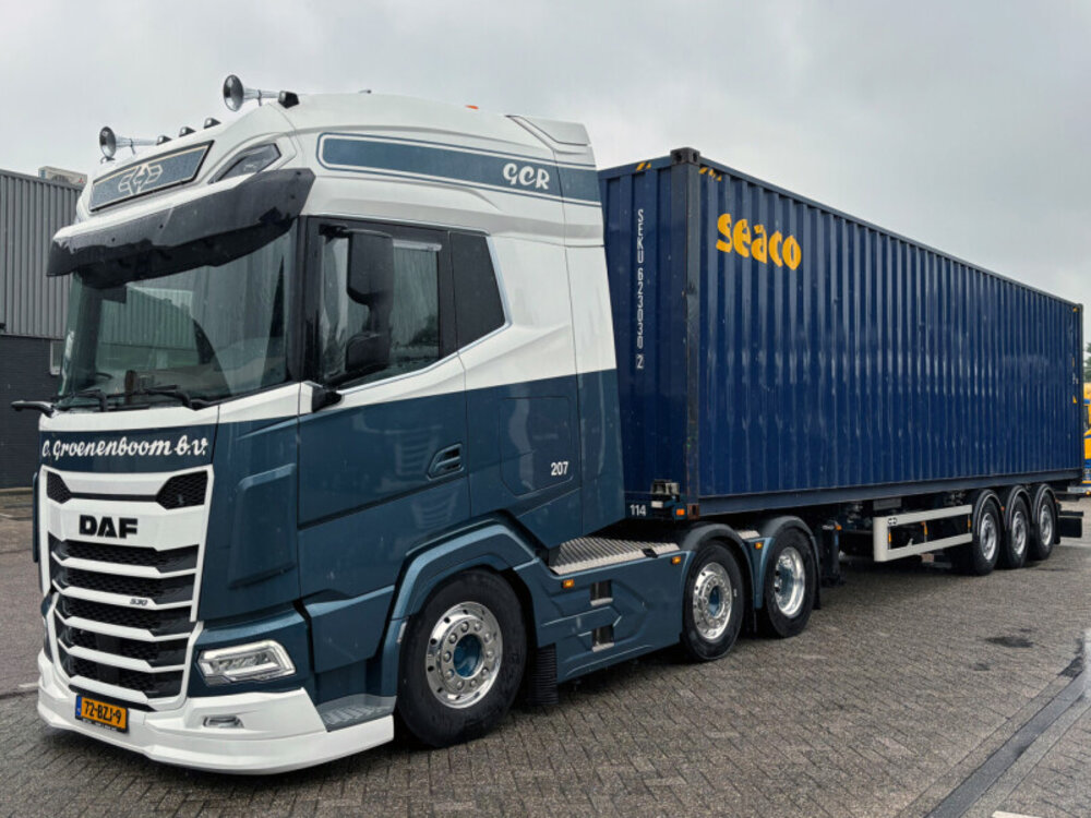 WSI WSI DAF XG+ 6x2 with 3-axle twin steer flex container trailer + 40ft container C. GROENENBOOM