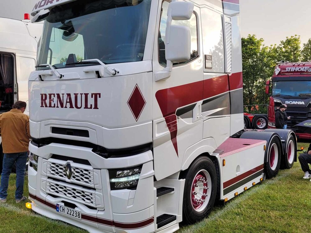 Tekno Tekno Renault T High 6x2 sleepas NITTEBERG