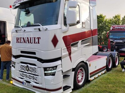 Tekno Tekno Renault T High 6x2 sleepas NITTEBERG