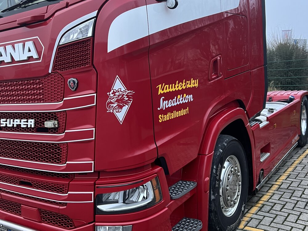 Tekno Tekno Scania Next Gen S-Highline with 3-axle reefer trailer KAUTETZKY