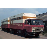 WSI DAF 2600 Rigid box truck 4X2 + 3-axle box trailer VISBEEN