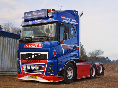 WSI WSI Volvo FH5 Globetrotter 6x2 SIMON HOLMSGAARD