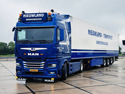 WSI WSI MAN TGX GX 4x2 met 3-assige koeloplegger NIEUWLAND