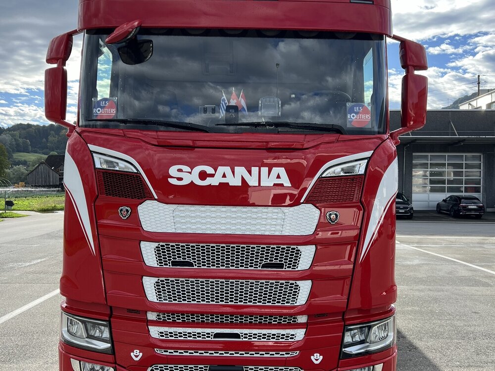 Tekno Tekno Scania Next Gen S-serie Highline with 3-axle reefer trailer BLATTLER