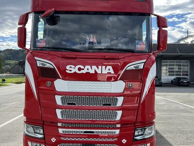 Tekno Tekno Scania Next Gen S-serie Highline with 3-axle reefer trailer BLATTLER