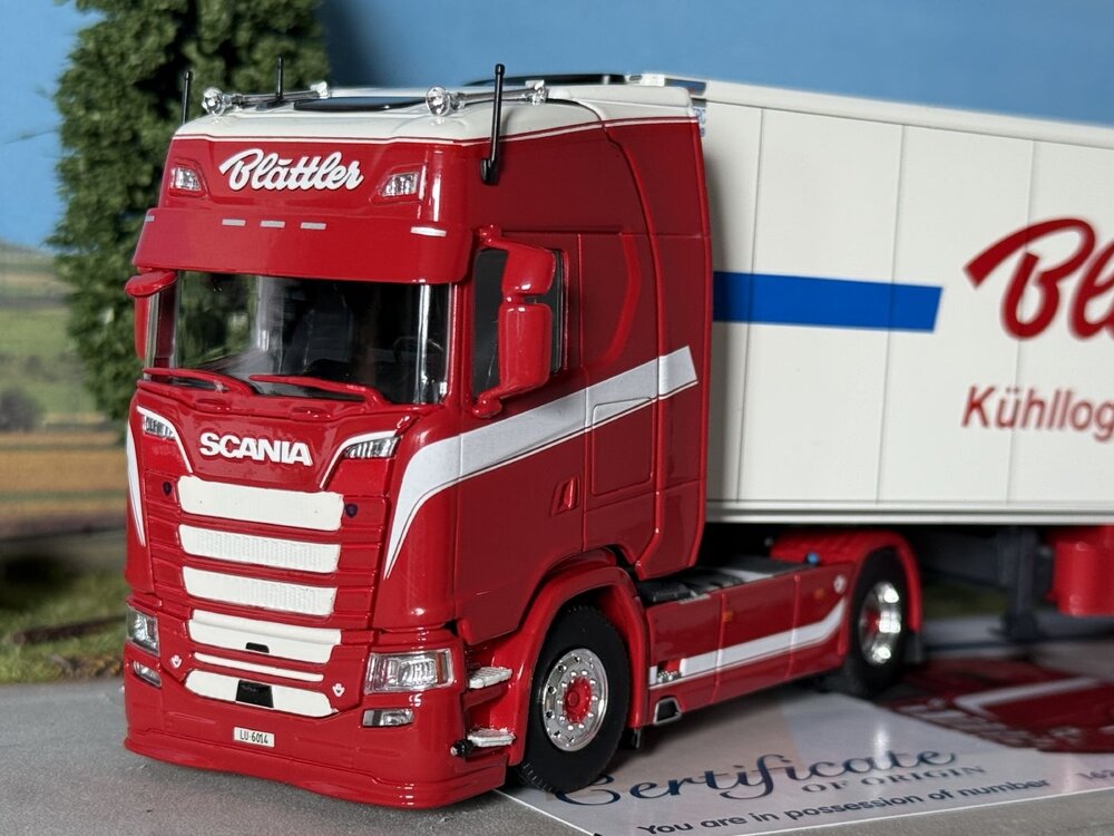 Tekno Tekno Scania Next Gen S-serie Highline with 3-axle reefer trailer BLATTLER