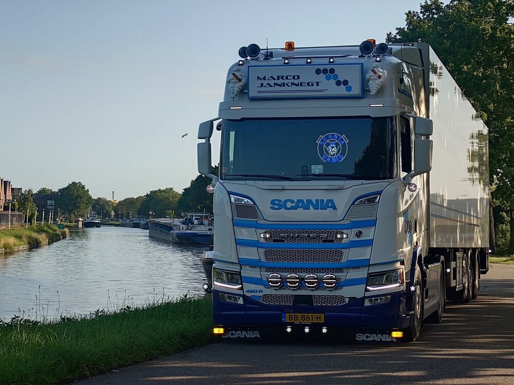 Tekno Tekno Scania Next Gen R-Serie Highline met 3-assige koeloplegger MARCO JANKNEGT