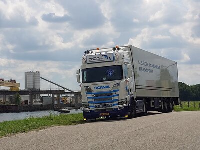 Tekno Tekno Scania Next Gen R-Serie Highline met 3-assige koeloplegger MARCO JANKNEGT