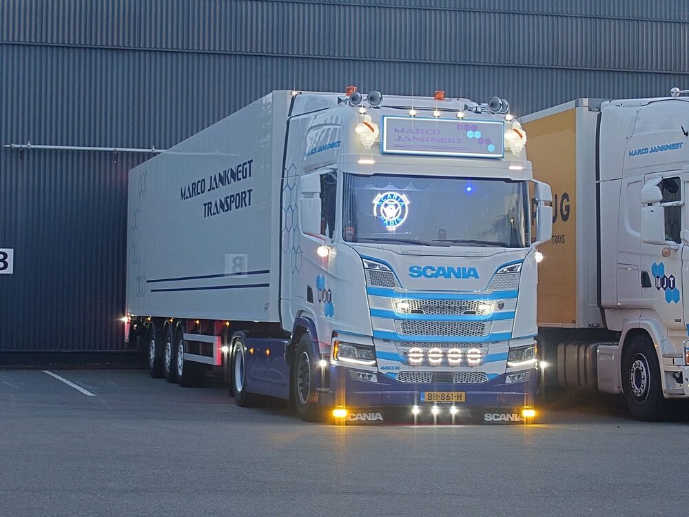 Tekno Tekno Scania Next Gen R-Serie Highline met 3-assige koeloplegger MARCO JANKNEGT