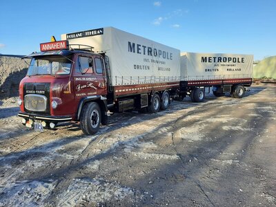 Tekno Tekno Scania LBS76 riged truck with tilt trailer METROPOLE Tekno Tekno Scania LBS76 riged truck with tilt trailer METROPOLE