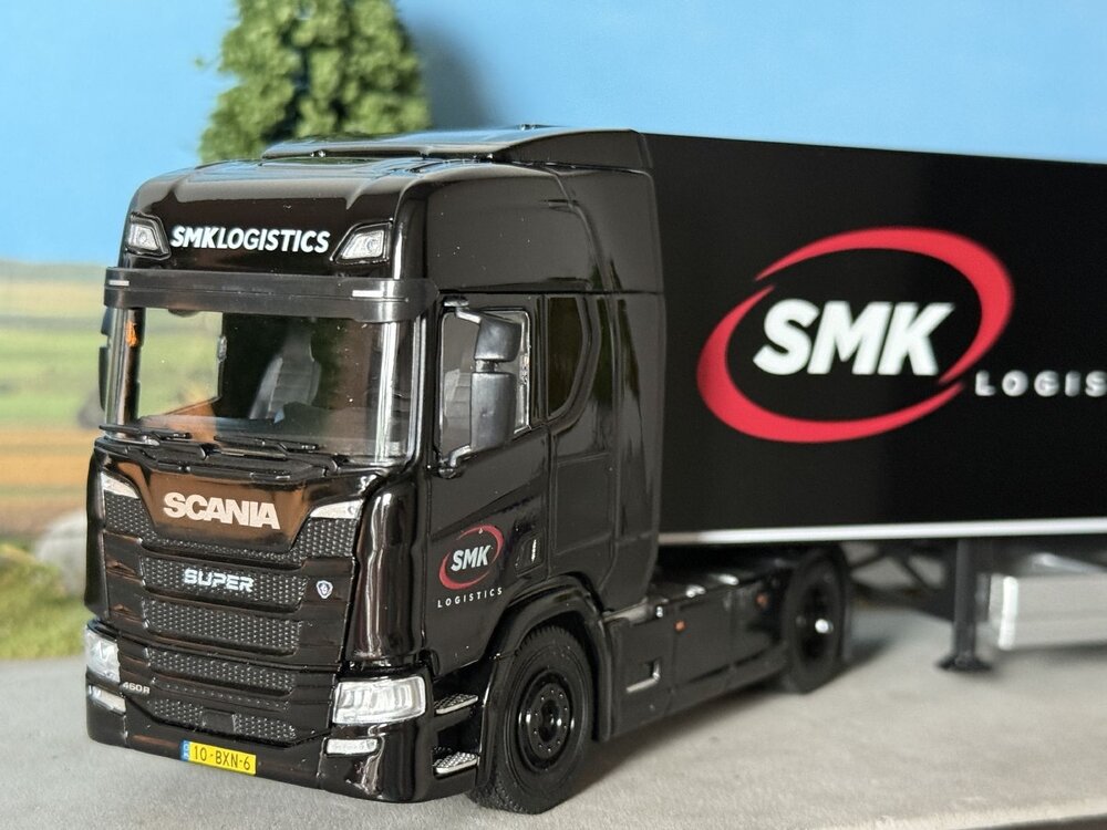 Cavallino Cavallino Scania R Highline 4x2 met 3-as kasten oplegger SMK LOGISTICS