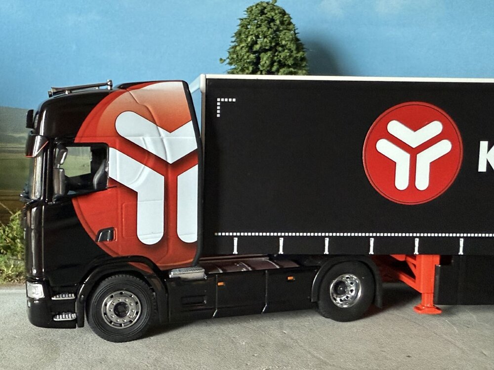 Cavallino Cavallino Scania S Highline 4x2 met 3-as schuifzeilenoplegger KOOLTRANS