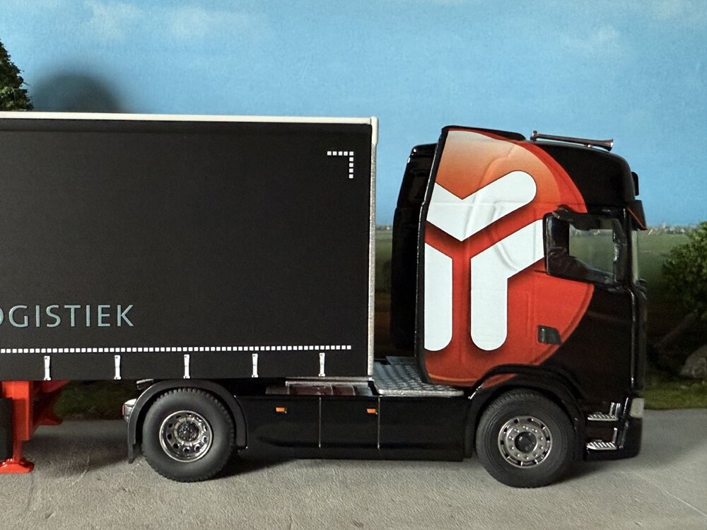 Cavallino Cavallino Scania S Highline 4x2 met 3-as schuifzeilenoplegger KOOLTRANS