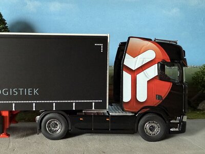 Cavallino Cavallino Scania S Highline 4x2 met 3-as schuifzeilenoplegger KOOLTRANS