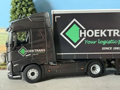 Cavallino Cavallino Volvo FH5 with 3-axle curtainside trailer HOEKTRANS
