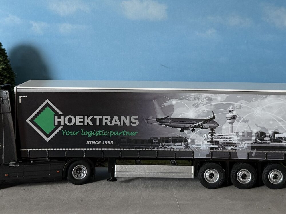 Cavallino Cavallino Volvo FH5 with 3-axle curtainside trailer HOEKTRANS