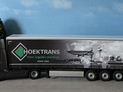 Cavallino Cavallino Volvo FH5 with 3-axle curtainside trailer HOEKTRANS