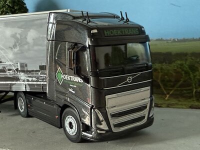 Cavallino Cavallino Volvo FH5 with 3-axle curtainside trailer HOEKTRANS